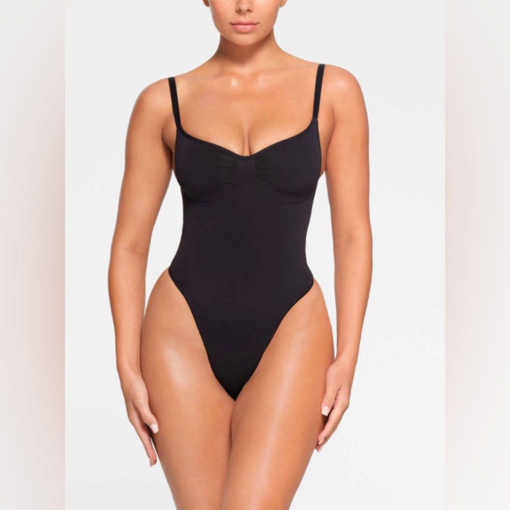 SKIMS Sculpting Thong Bodysuit XS
